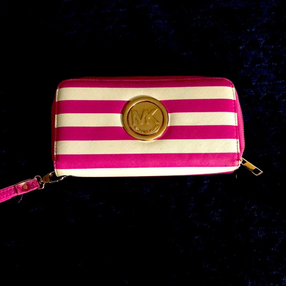 Wallet lots of space